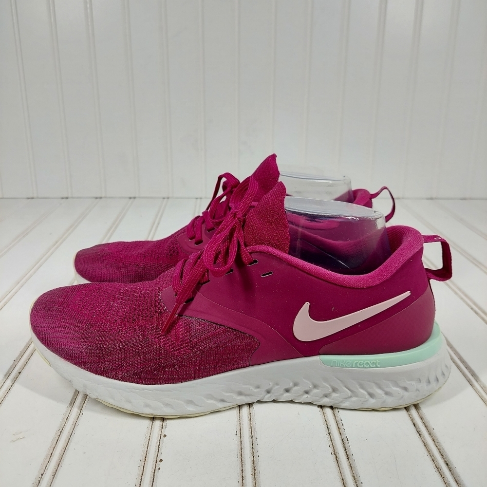 Nike Women`s Odyssey React 2 Flyknit Raspberry Red Running Shoes K30